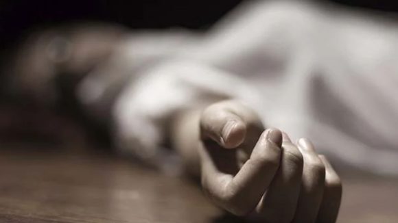 Husband Kills Wife: హైదరాబాద్ దారుణం.. పిల్లల ముందే భార్యపై పెట్రోల్ పోసి త‌గ‌ల‌బెట్టి..
