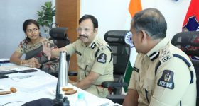 Jagtial District: టూరిస్ట్ బస్సుపై పోకిరీల దాడి.. తిరగబడిన స్టూడెంట్స్, చివరకు ఏమైందంటే..?