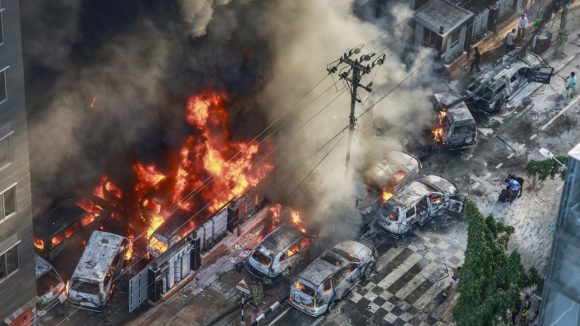 Fire Accident in USA: అమెరికాలో భారీ పేలుడు.. 3 బిల్డింగ్‌లు తుక్కుతుక్కు