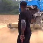 Viral Video :  క్రికెట్ ఆడిపించుకోలేదని.. గ్రౌండ్ మొత్తం దున్నేసాడు… వీడియో వైరల్