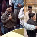 Virat Kohli: కోహ్లీ-అనుష్క‌ల‌కు ఇంత బలుపా..? ఓ స్వామిజీకి ఉన్న విలువ‌, ఓ వికలాంగుడికి లేదా !