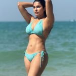 Divi Vadthya: బికినీలో తడి అందాలతో రెచ్చగొడుతున్న బిగ్ బాస్ బ్యూటీ.. కుర్రాళ్ళు ఏమైపోతారు..!