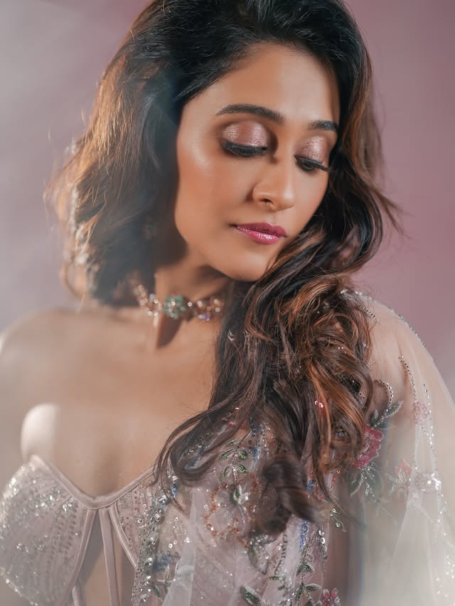 Regina cassandra Photo Gallery