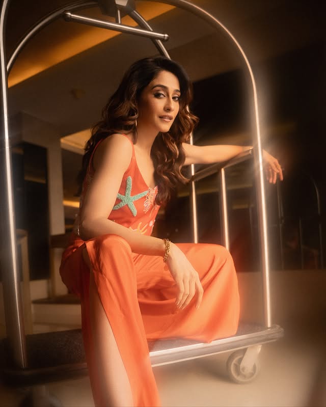 Regina cassandra Photo Gallery