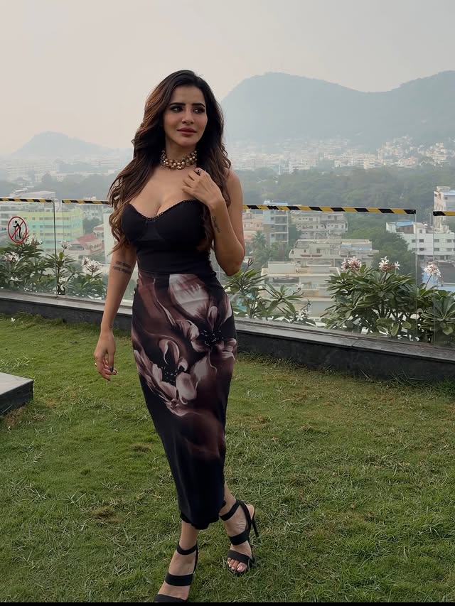 Ashu Reddy Photo Gallery