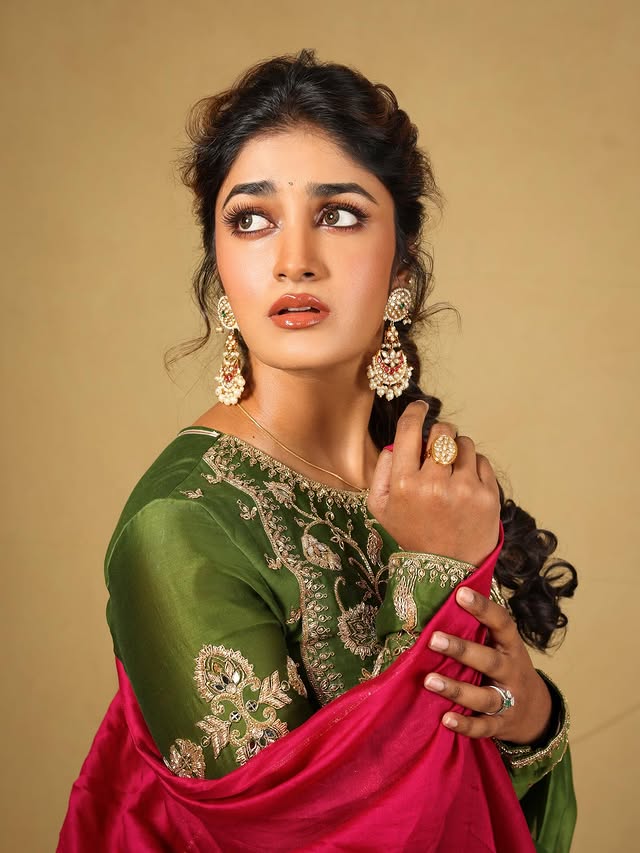 Dimple Hayathi Photo Gallery