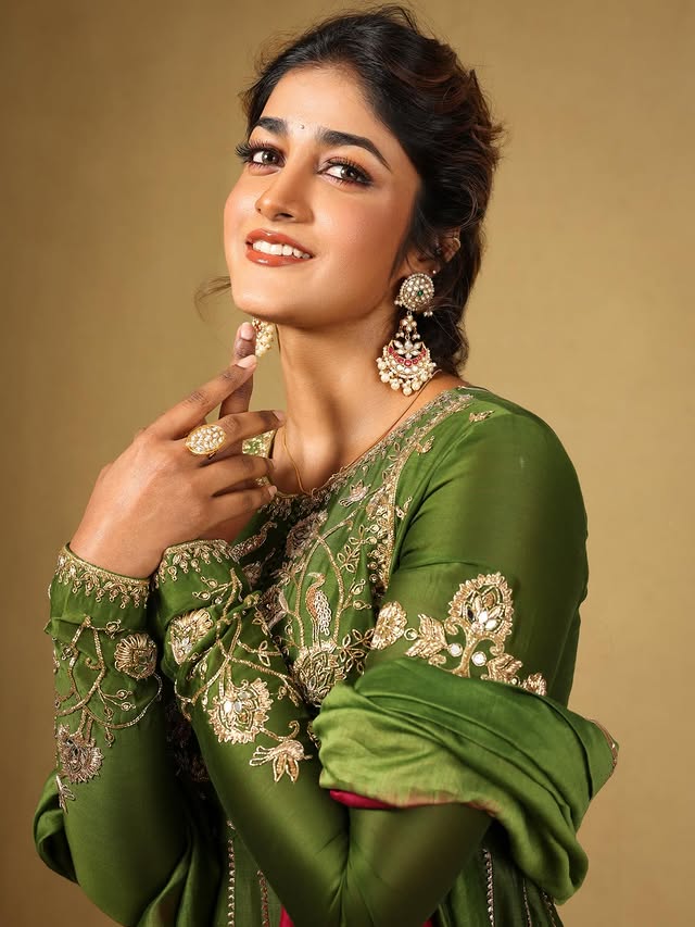 Dimple Hayathi Photo Gallery
