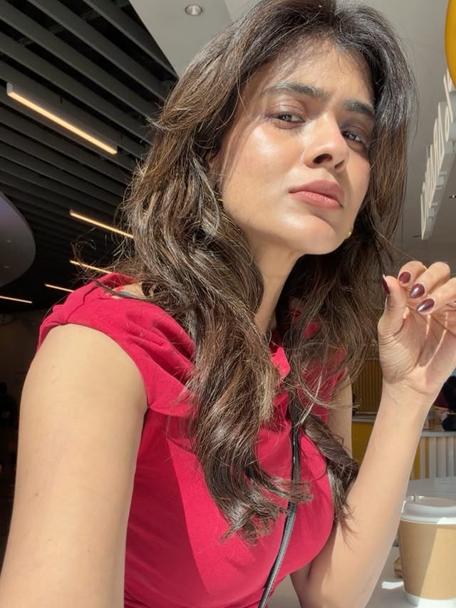 Hebah Patel photo Gallery