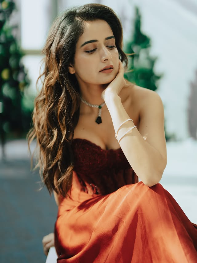 Ashika Ranganath Photo Gallery
