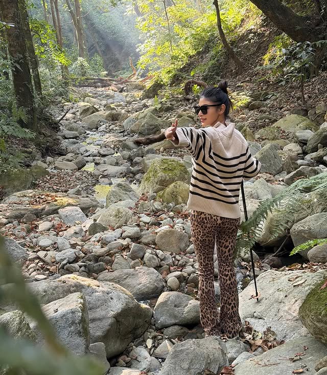 Mouni Roy Photo Gallery