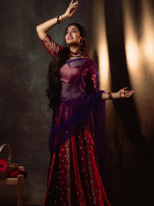 Divi Vadthya ( Source / Instagram) Divi Vadthya photo Gallery