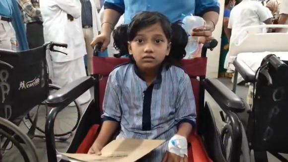 Food Poison: మాదాపూర్, బాగ్ లింగంపల్లి ప్రభుత్వ పాఠశాలల్లో ఫుడ్ పాయిజన్.. 60 మంది విద్యార్థులకు అస్వస్థత