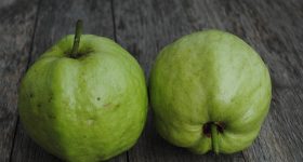 Guava in Winter: చలికాలంలో జామకాయ తినవచ్చా? తింటే జలుబు చేస్తుందా?