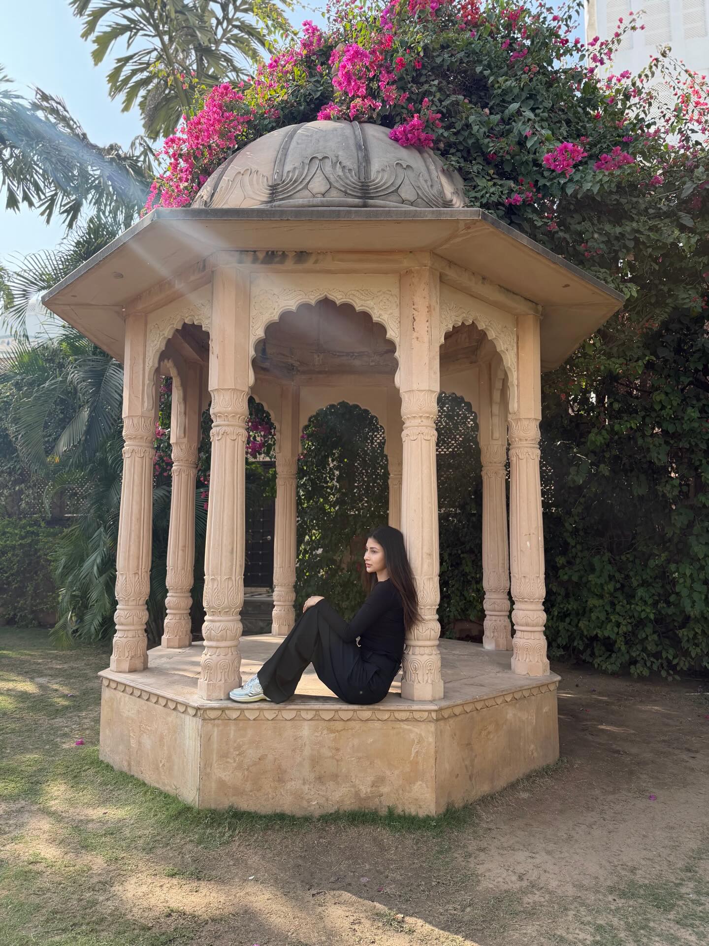 Mouni Roy Images (Source: Instagram) Mouni Roy Images (Source: Instagram)