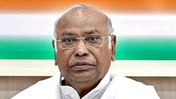 Mallikarjun Kharge: 2025 ఒక ‘దోపిడీ నామ సంవత్సరం’.. బీజేపీ 11 ఏళ్ల పాలనపై ఖర్గే ఆగ్రహం!
