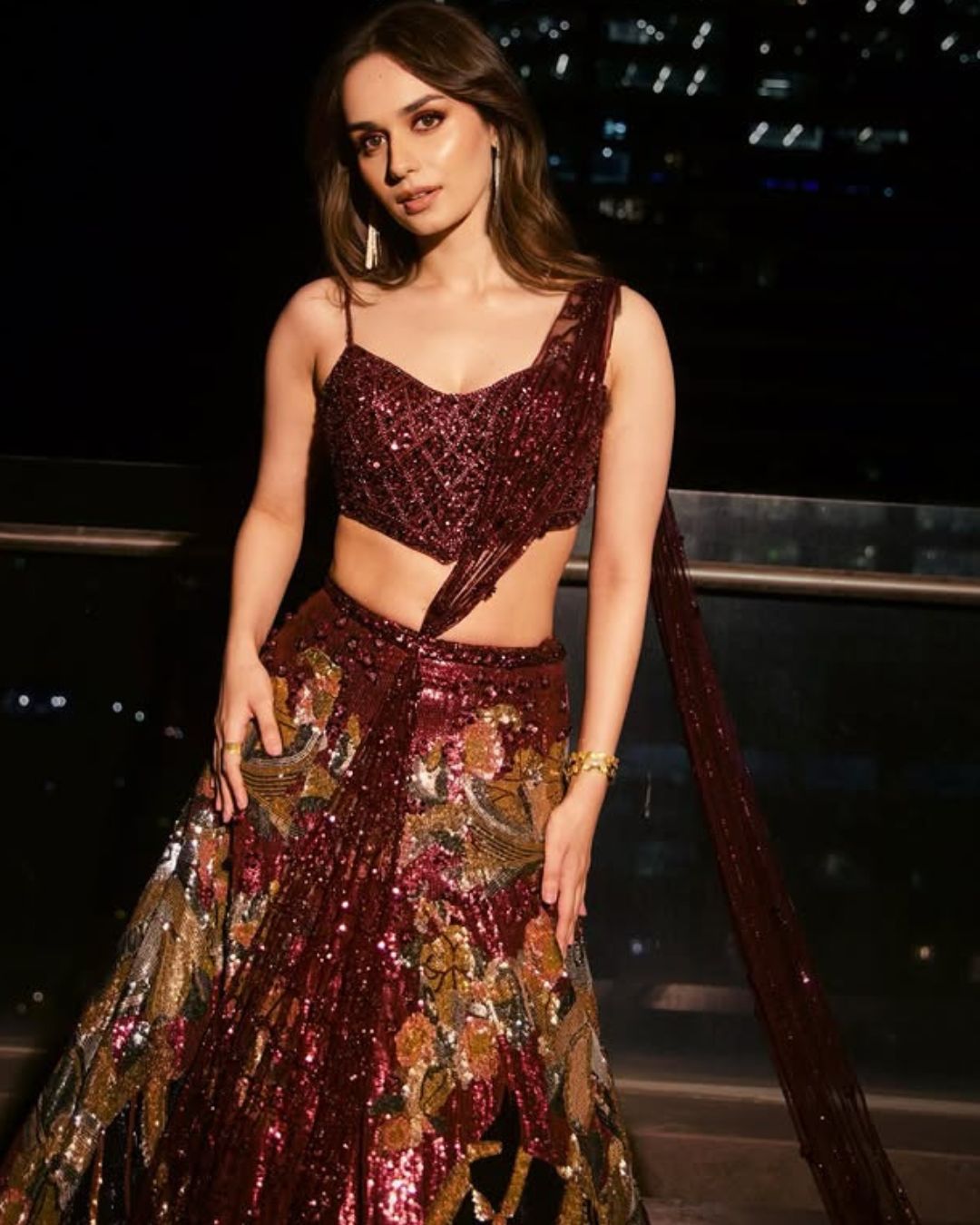 Manushi Chiller : మెరూన్ కలర్ డ్రెస్ లో మెంటలెక్కిస్తున్న మానిషి.. అబ్బా ఏముంది…