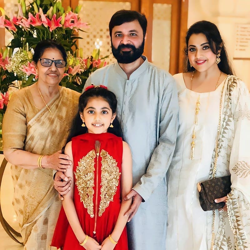 Meena Daughter Latest Look (Source: Instagram)