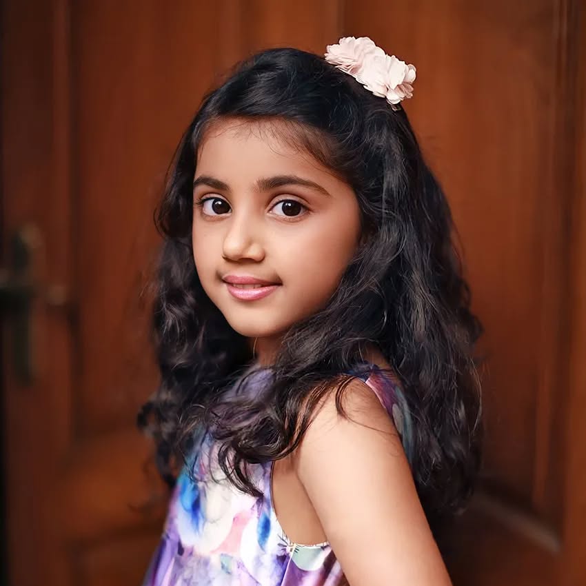 Meena Daughter Latest Look (Source: Instagram)