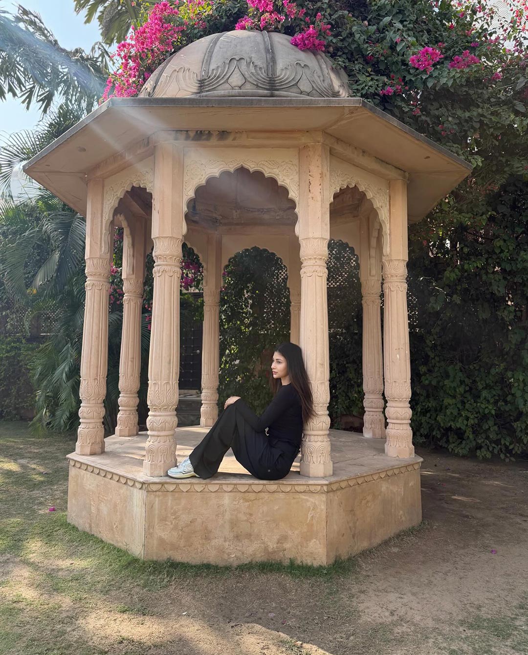 Mouni Roy: రాజస్థాన్‌లో నాగిని బ్యూటీ మౌని సందడి.. క్రిస్మస్‌ వేడుకల్లో..