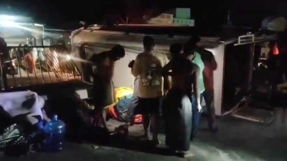 Bus Accident: అన్నమయ్య జిల్లాలో అయ్యప్ప స్వాముల బస్సు బోల్తా.. తృటిలో తప్పిన ప్రాణాపాయం