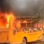 School bus on fire: తప్పిన పెను ప్రమాదం.. డ్రైవర్, క్లీనర్ మధ్య గొడవ.. స్కూల్ బస్సుకు నిప్పు