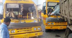 School Bus Accident: డ్రైవర్‌ డ్రంకెన్‌ డ్రైవింగ్‌.. లారీని ఢీకొట్టిన స్కూల్ బస్సు.. స్పాట్‌లో