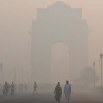 Delhi Pollution: ప్రమాదకర స్థాయిలో పొగమంచు.. ఉక్కిరిబిక్కిరి అవుతున్న ఢిల్లీ ప్రజలు..
