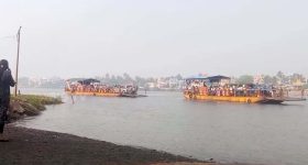 Godavari River: గోదావరి నది మధ్యలో ఆగిన బోటు.. 80 మంది ప్రయాణికుల భయాందోళన..