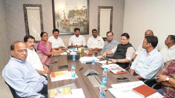 CM Revanth Reddy: మేడారం జాతరపై సీఎం సమీక్ష.. నిర్మాణ పనుల నాణ్యతలో రాజీ పడొద్దని అధికారులకు ఆదేశం