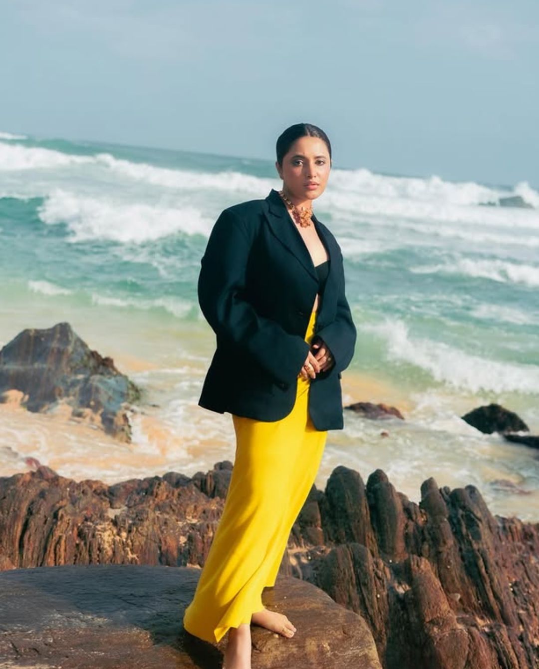 Priyanka Mohan : సముద్రపు ఒడ్డున అందాల ప్రియాంక.. గ్లామర్ కు ఫిదా..