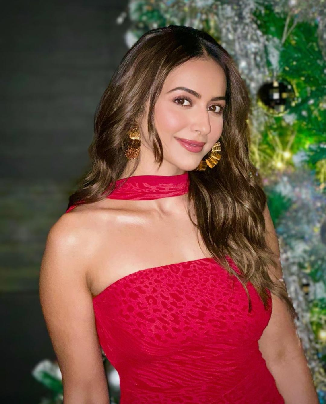 Rakul Preet Singh: రకుల్ క్రిస్మస్‌ వేడుకలు.. రెడ్‌ డ్రెస్‌లో మతిపోగోడుతున్న ముద్దుగుమ్మ