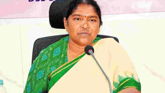 Minister Seethakka: గాంధీని మరోసారి హత్య చేశారు.. కేటీఆర్‌తో ‘ఫుట్‌బాల్’ ఎలా ఆడాలో సీఎంకు తెలుసు: మంత్రి సీతక్క ఫైర్