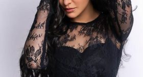 Shruthi Haasan : బ్లాక్ డ్రెస్ లో కిల్లింగ్ లుక్ లో శృతి.. ఇదేం డ్రెస్ తల్లి..
