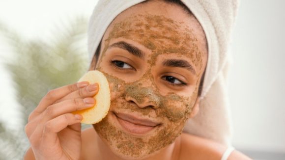 Natural scrub: ఈ స్క్రబ్‌లు వాడితే.. గ్లోయింగ్ స్కిన్ గ్యారంటీ !