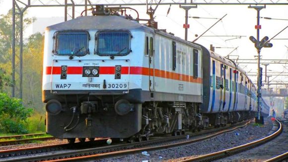 Special Trains: ప్రయాణికుల రద్దీతో హైదరాబాద్ నుంచి ప్రత్యేక రైళ్లు.. ఏఏ తేదీల్లో అంటే?