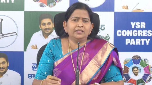Taneti Vanitha: బాలయ్య సినిమా అప్పుడు 20 పొట్టేళ్లు నరికితే కనపడలేదా?: మాజీ మంత్రి తానేటి వనిత ఫైర్