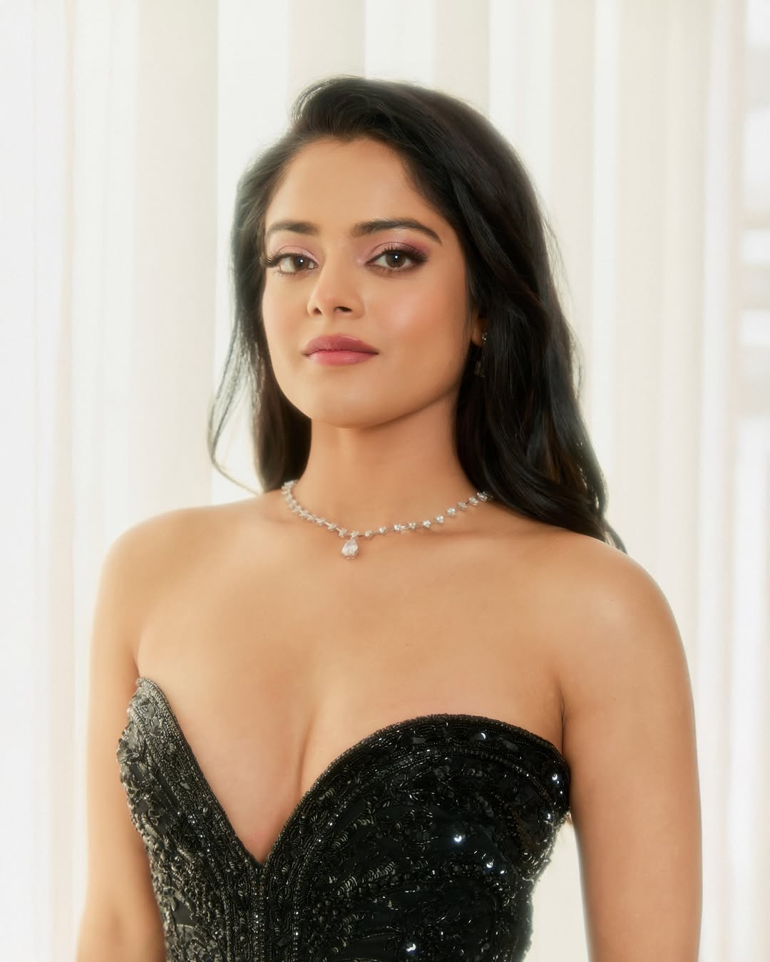 Riddhi Kumar (Source: Instragram) Actress Riddhi Kumar Photo Gallery