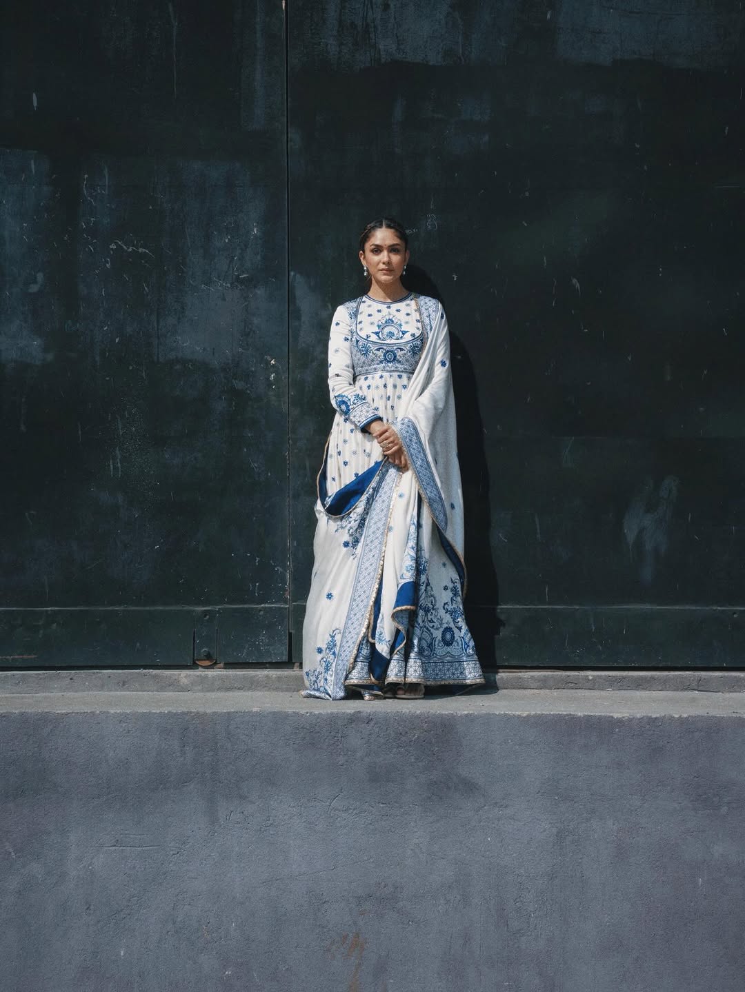 Actress Mrunal thakur Photo Gallery