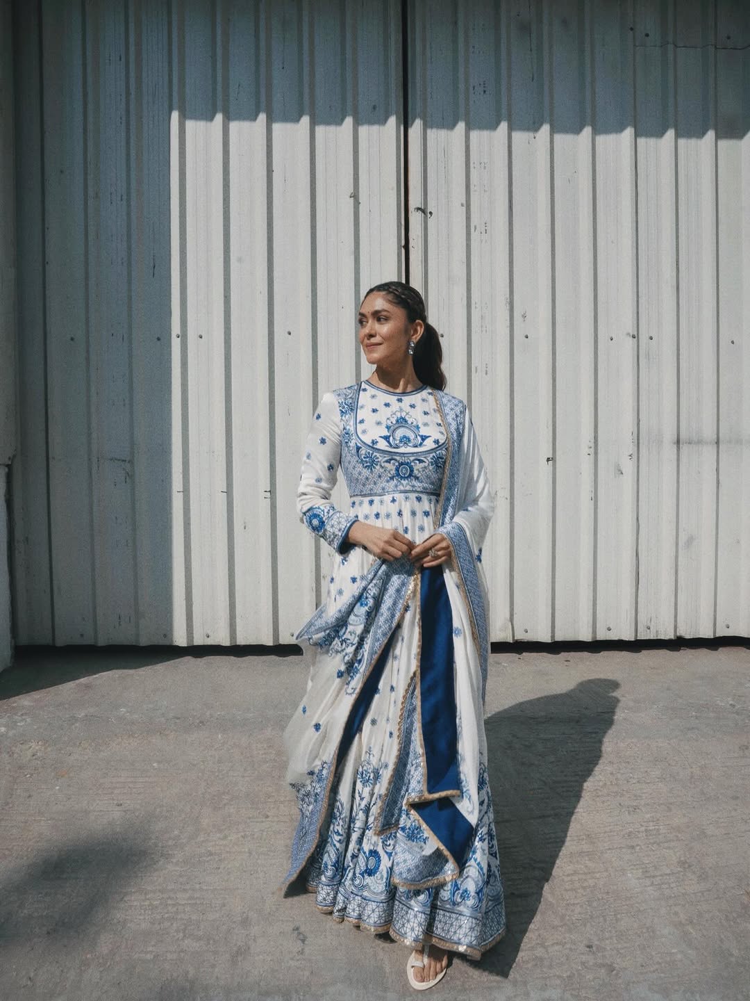 Actress Mrunal thakur Photo Gallery