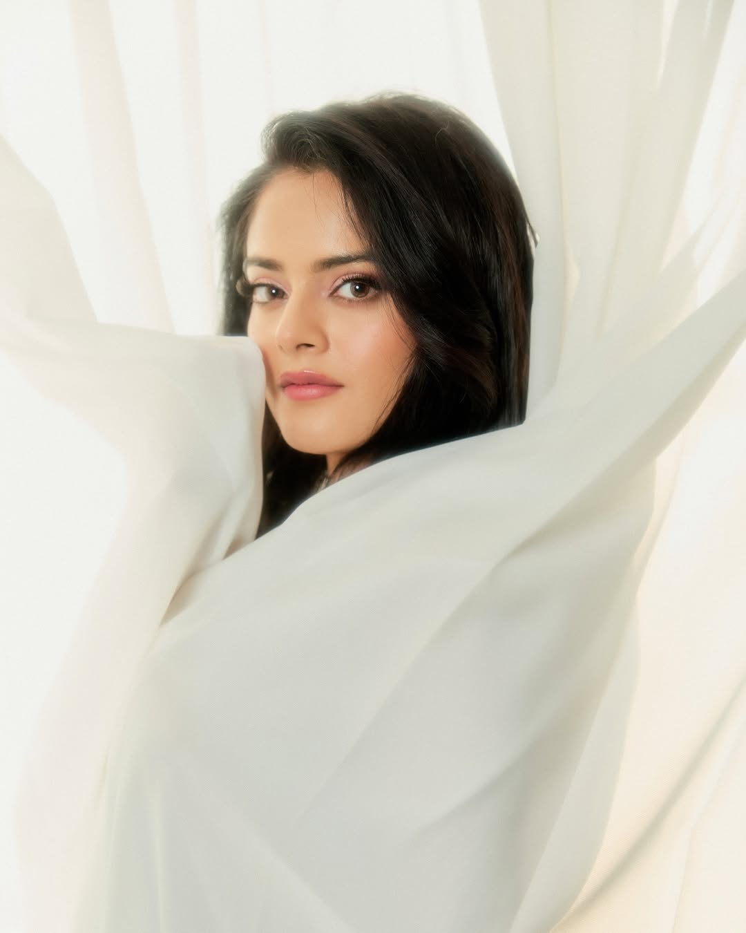Riddhi Kumar (Source: Instragram) Actress Riddhi Kumar Photo Gallery