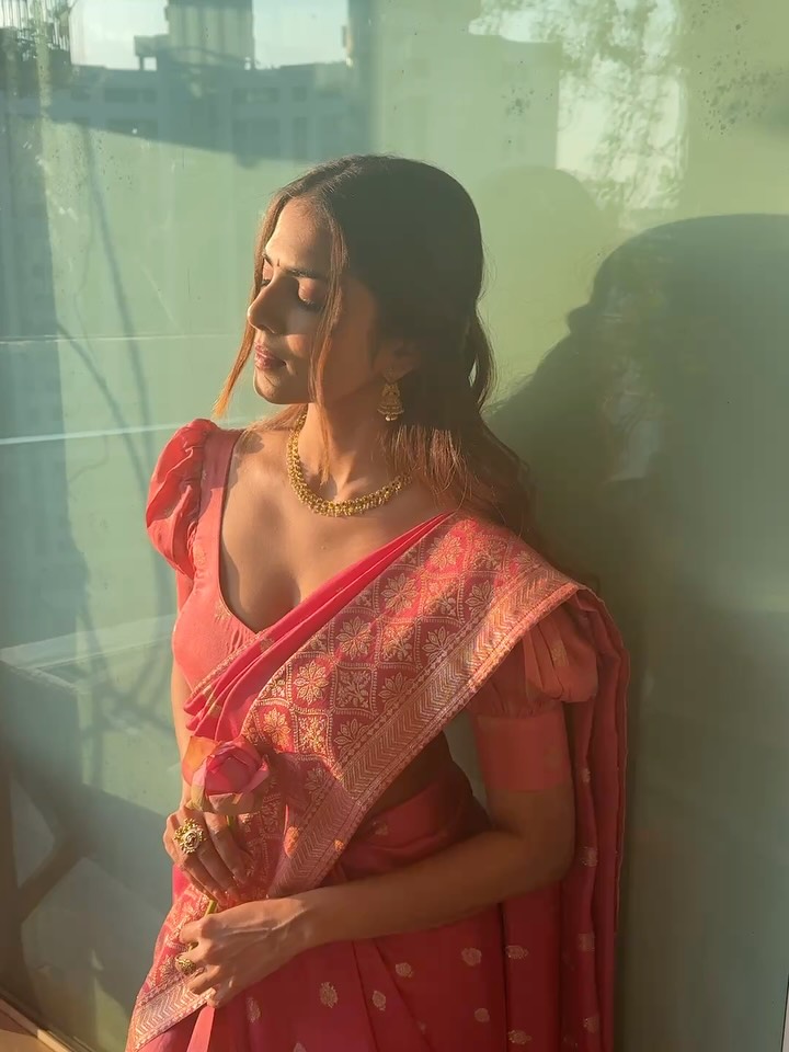 Malavika Mohanan (Source: Instragram) Actress Malavika Mohanan Photo Gallery