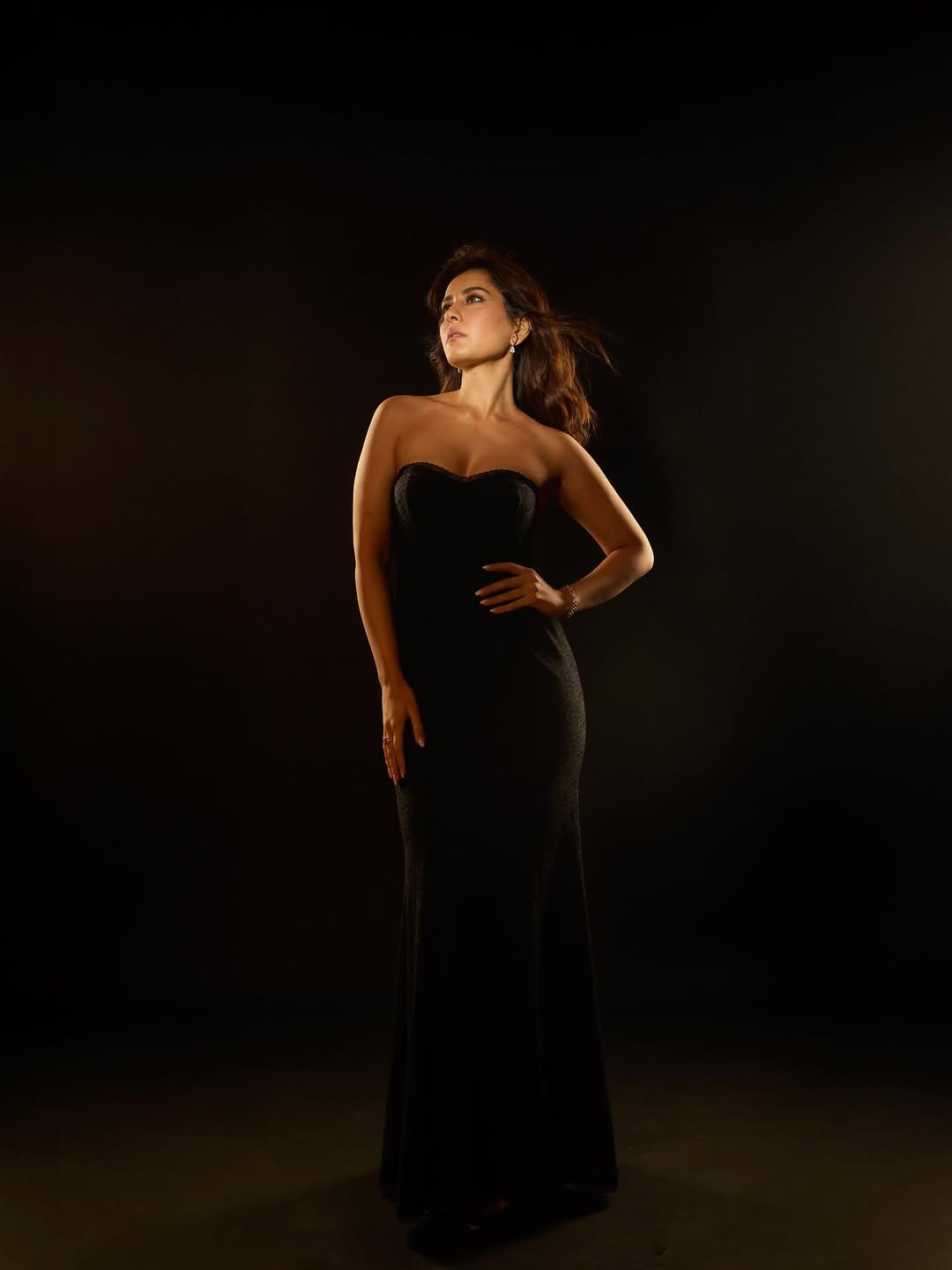 Actress Raashii khanna Photo Gallery