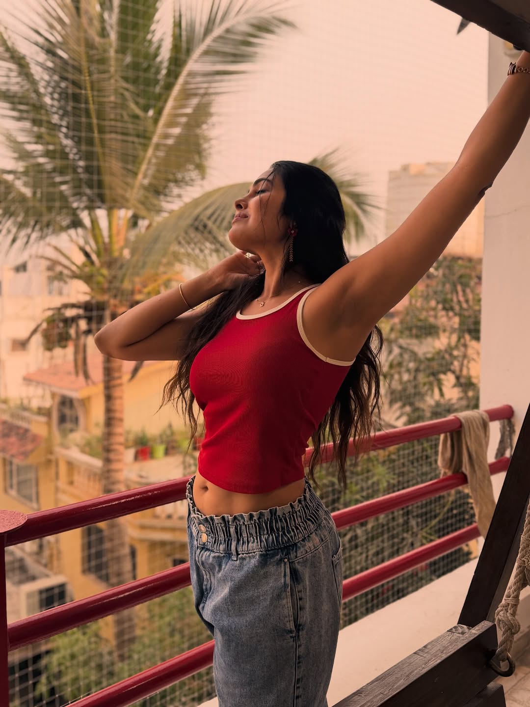 Divi vadthya (Image Credit: Instagram) Actress Divi vadthya Photo Gallery