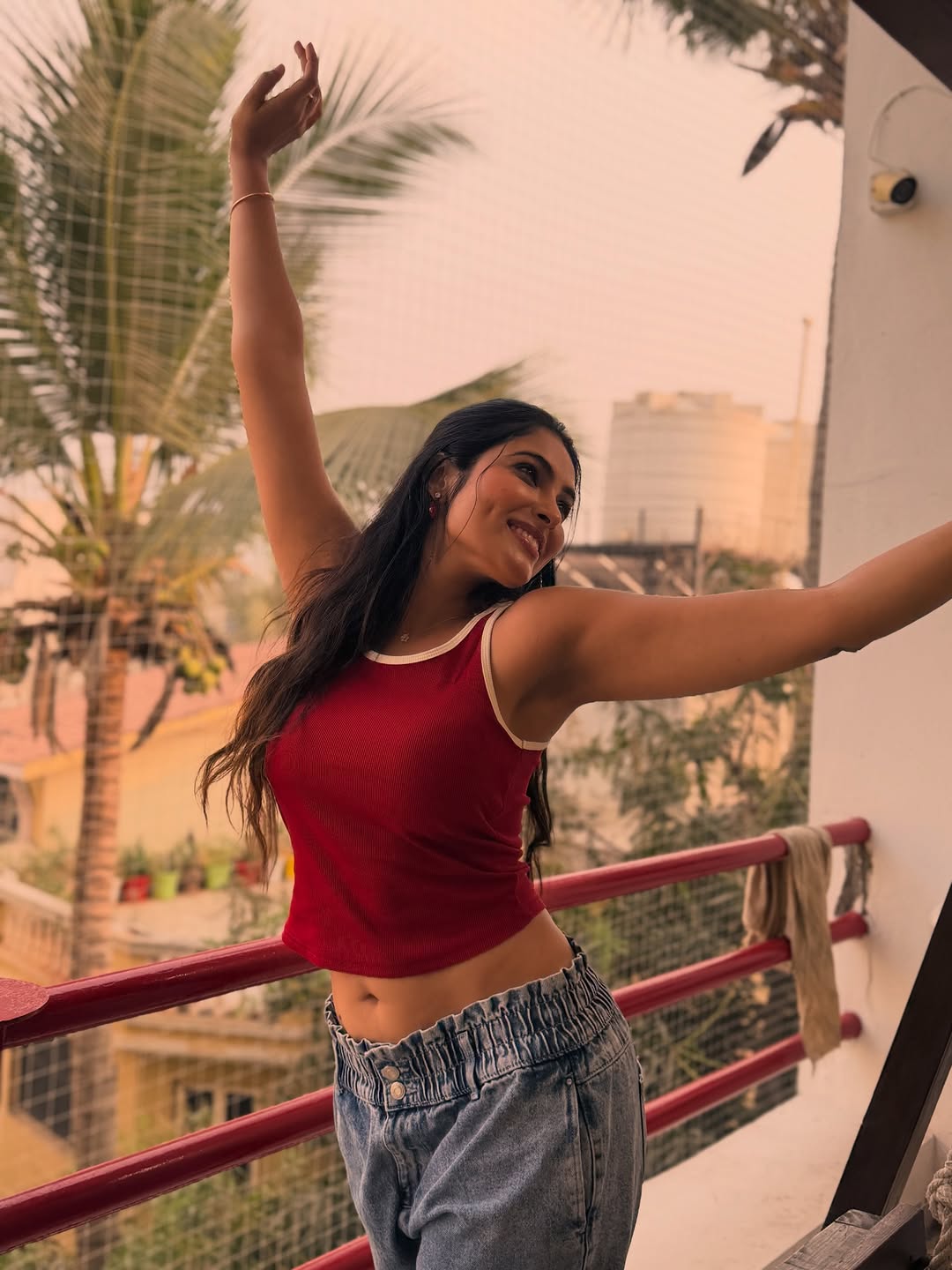 Divi vadthya (Image Credit: Instagram) Actress Divi vadthya Photo Gallery