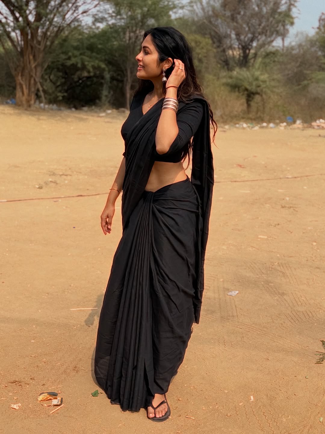 Actress Divi vadthya Photo Gallery
