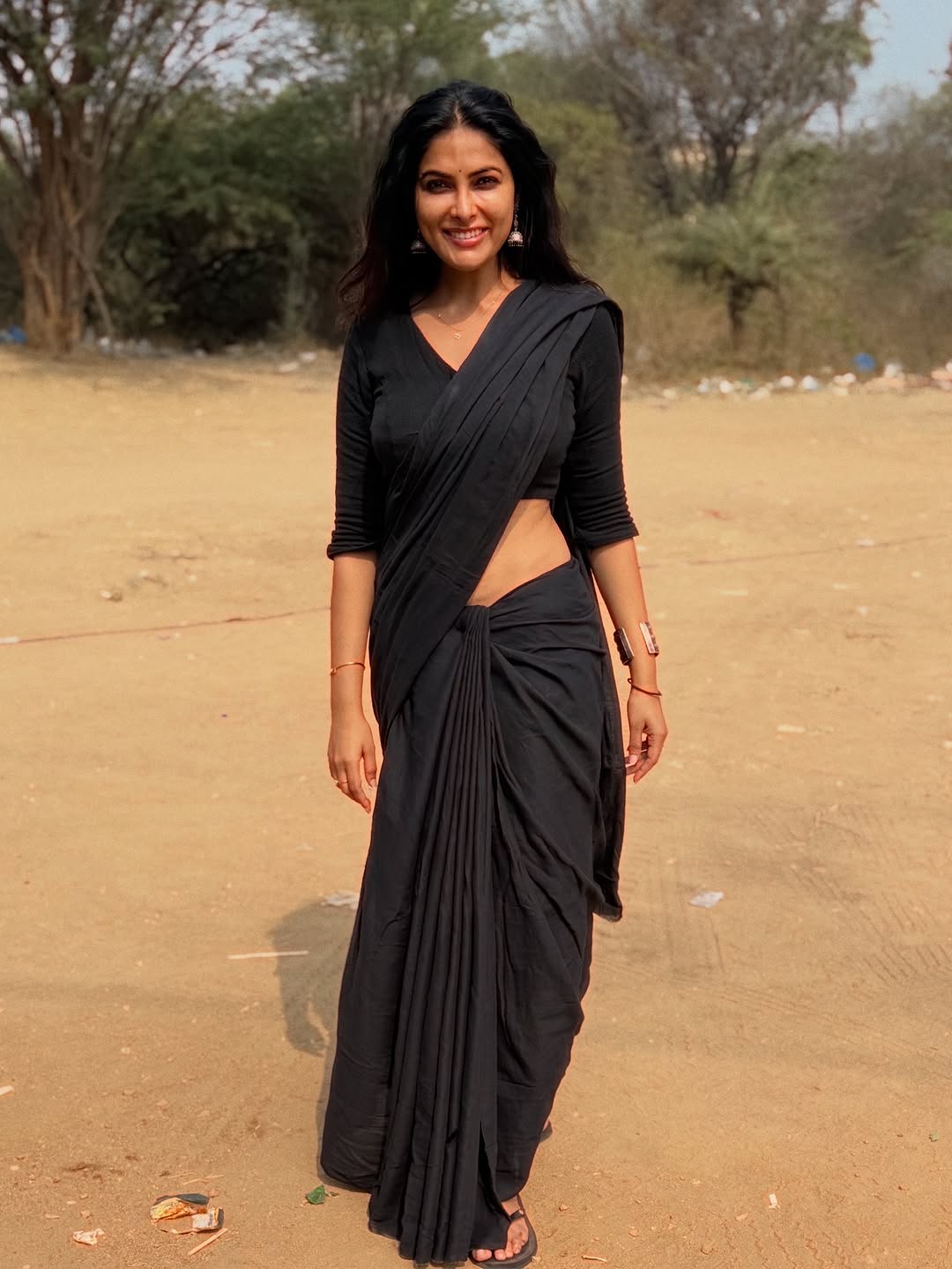 Actress Divi vadthya Photo Gallery