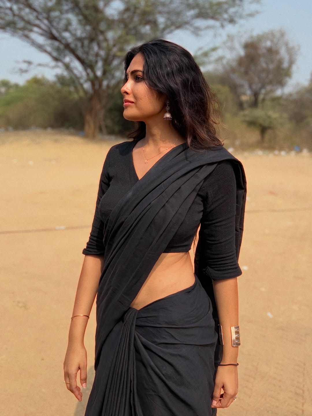 Actress Divi vadthya Photo Gallery