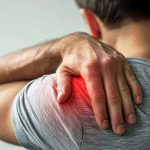 Shoulder Pain: భుజం నొప్పితో బాధ పడుతున్నారా ? మీ సమస్యకు ఈ తప్పులే కారణం