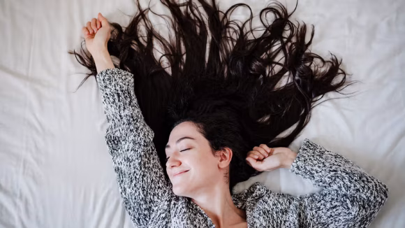 Hair Care:  పడుకునేటప్పుడు జుట్టును జడ వేయాలా ? వదిలేయాలా ? ఏది మంచిది