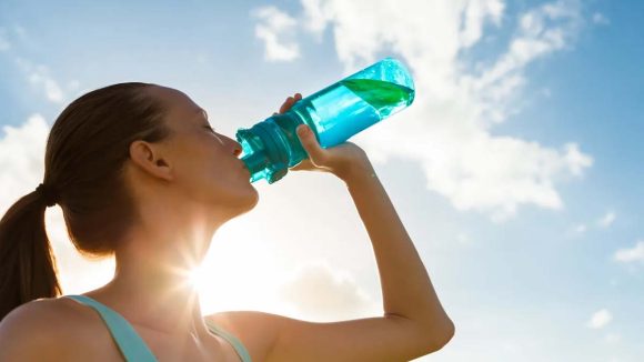 Drinking Water: నీరు తాగేటప్పుడు ఈ 4 పొరపాట్లు చేస్తున్నారా ? ఇలా అస్సలు చేయొద్దు !
